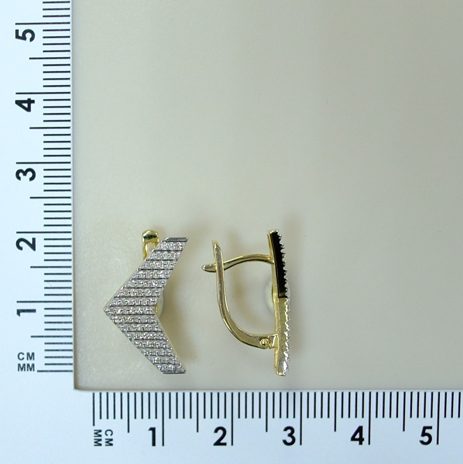 Серьги из желтого золота с бриллиантами